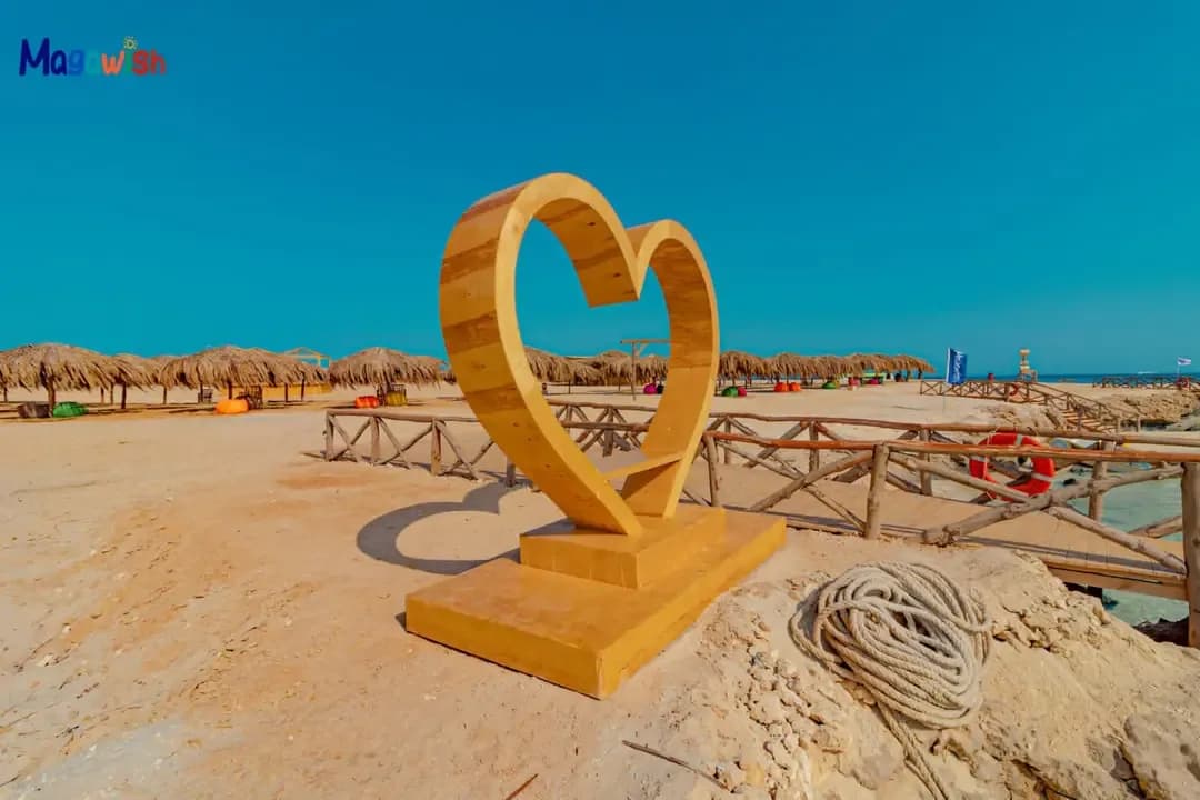 Wooden heart-shaped sculpture on the beach at Magawish Island