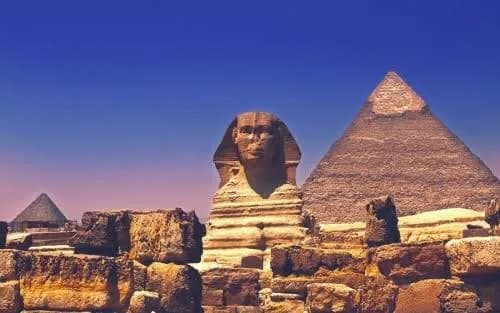 Great Sphinx with pyramids behind it